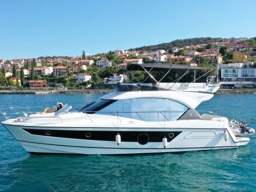 Yacht Monte Carlo 52 chartern in Seget