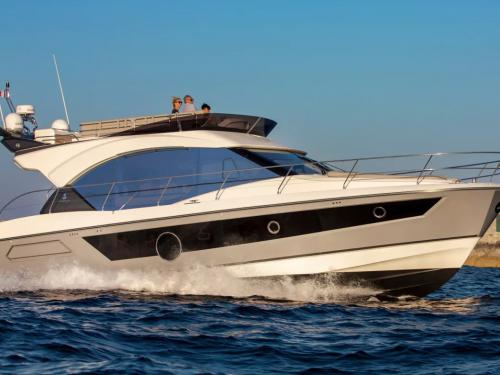 Motorboot Monte Carlo 52 Yachtcharter in Marina Seget Donji