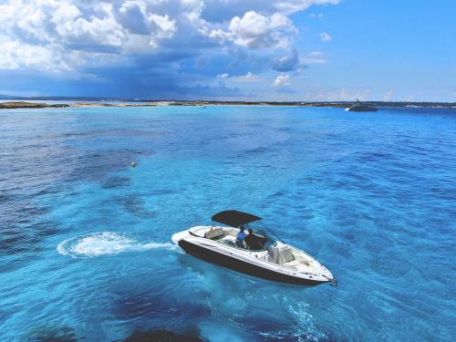 Motor yacht Monterey 278 SS available for charter in Ibiza Town