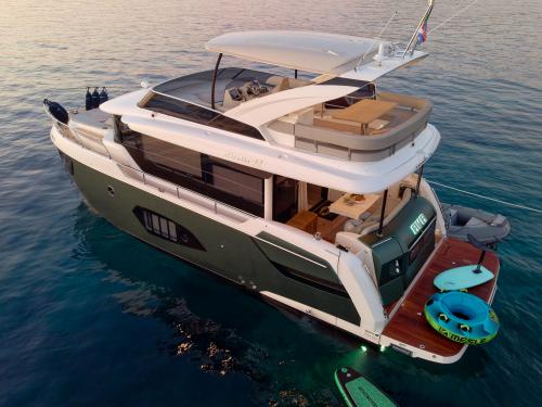 Motor yacht Navetta 48 available for charter in Seget