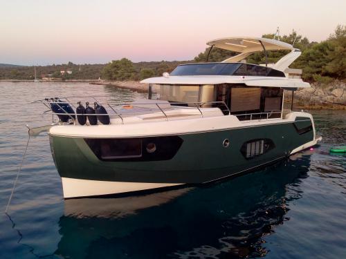 Motorboot Navetta 48 chartern in Seget