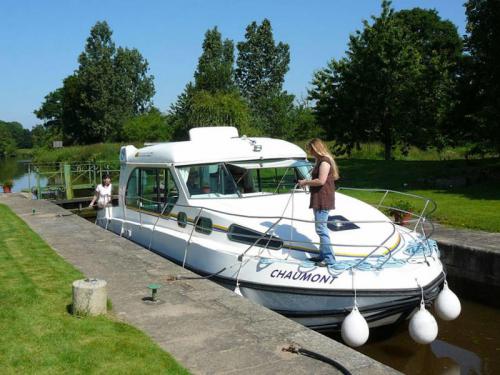 Houseboat Nicols 1000 for charter in Marina Saverne