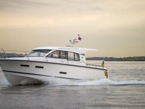 Motor yacht Nimbus 305 Coupe available for charter in Sukosan Bibinje