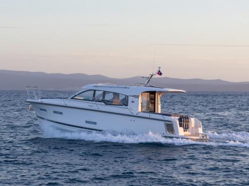 Motorboat Nimbus 305 Coupe available for charter in ACI Marina Split
