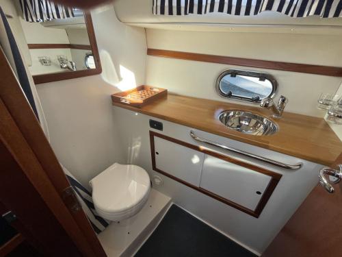 Motor yacht Nimbus 320 Coupe available for charter in Rheinsberg Motor yacht Nimbus 320 Coupe available for charter in Rheinsberg