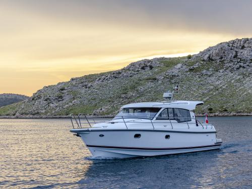Motor yacht Nimbus 365 Coupe for charter in Marina Dalmacija Motor yacht Nimbus 365 Coupe for charter in Marina Dalmacija