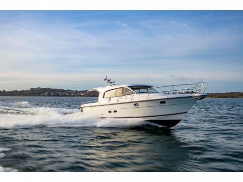 Motor yacht Nimbus 405 available for charter in Pirovac