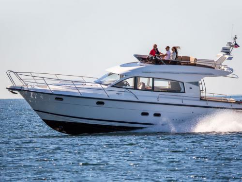 Motor yacht Nimbus 405 available for charter in Marina Pirovac