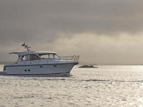 Motor yacht Nimbus 405 for charter in ACI Marina Split