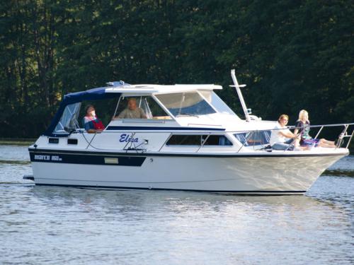 Motorboat Novi 42 for rent in Waren