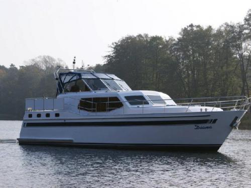 Yacht Novi 49 Yachtcharter in Marina Lenzer Harbour