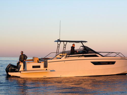 Motoryacht Nuva M11 Yachtcharter in Sitges