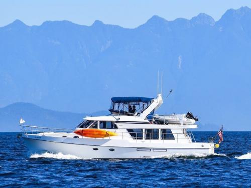 Motor yacht Ocean Alexander 51 for rent in Bellingham