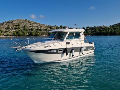 Motor yacht Ocqueteau 815 for hire in Marina Drage