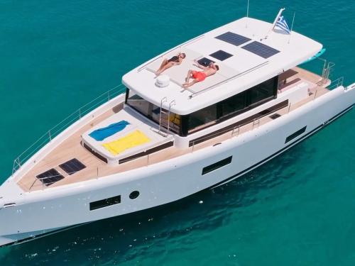 Motorboat Omikron OT60 for rent in Tourlos