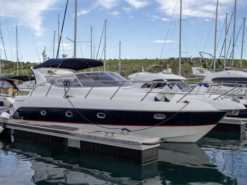 Motoryacht Oyster 35 Yachtcharter in Primosten