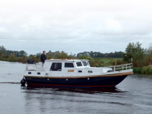 Motor yacht Pamvlet 900 OK available for charter in Marina Friesland