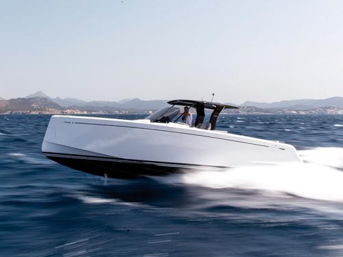 Motor yacht Pardo 38 for rent in Sibenik