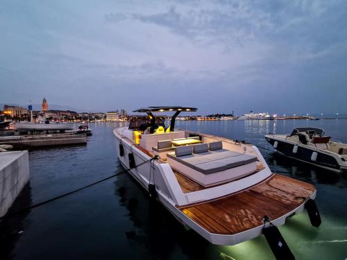 Motoryacht Pardo 43 chartern in Icici