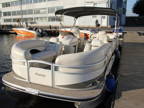 Motorboat Party Barge 25 Regency available for charter in Hamburg