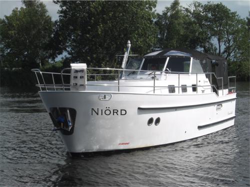 Yacht Passion 880 OC for rent in Fuerstenberg