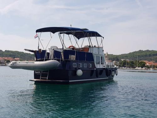 Motoryacht Payo 1225 Fly Yachtcharter in Kukljica
