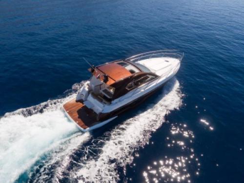 Motor yacht Pearlsea 40 for rent in Marina Pirovac