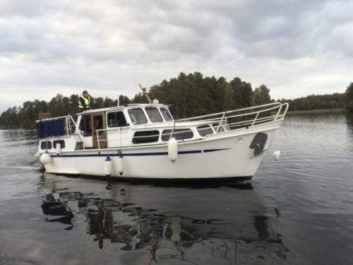 Motorboat Pedro 32 available for charter in Soderkoping