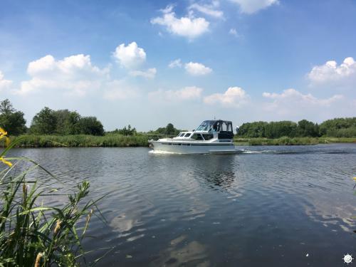Motor yacht Pedro Solano 33 for hire in Heukelum