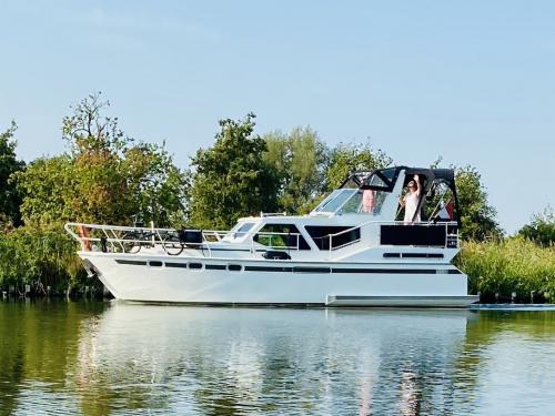 Motoryacht Pedro Solano 33 Yachtcharter in Heukelum