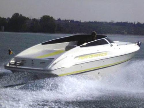 Motor yacht Performance 707 for hire in Bardolino
