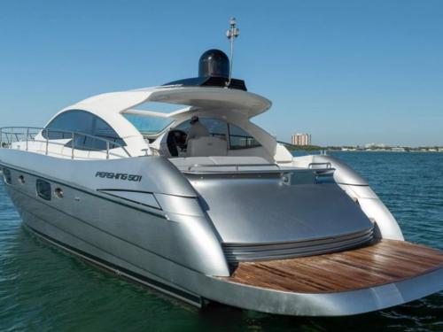 Motoryacht Pershing 50 chartern in Cannigione