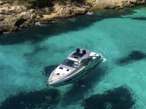Yacht Pershing 5x Yachtcharter in Palma
