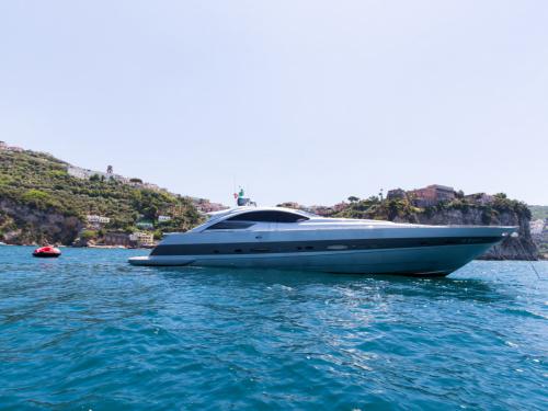 Motorboot Pershing 88 chartern in Castellammare di Stabia