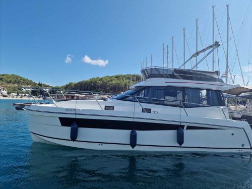 Yacht Platinum 40 chartern in Drage