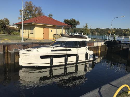 Motoryacht Platinum 989 Yachtcharter in Rheinsberg
