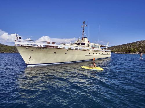 Play Fellow Luxus Yachtcharter in Trogir (Kroatien)