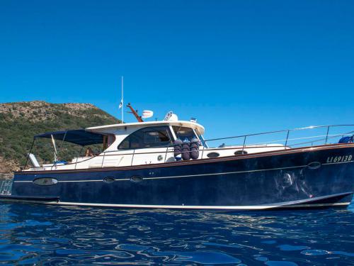 Yacht Portland 55 for rent in San Vincenzo