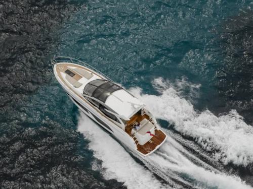 Motorboot Predator 50 chartern in Stobrec