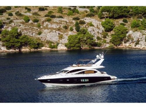 Motoryacht Predator 70 Yachtcharter in Gouvia
