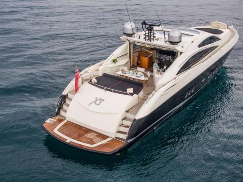 Motoryacht Predator 82 Yachtcharter in Yachtclub de Mar