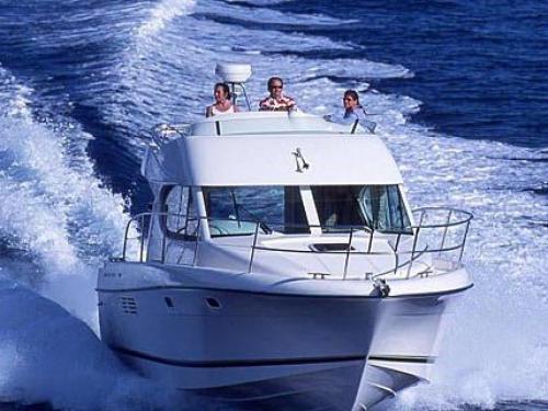 Motoryacht Prestige 32 chartern in Lefkas