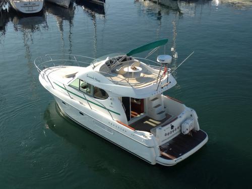 Yacht Prestige 32 for rent in Port d Aiguadolc