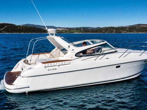 Motoryacht Prestige 34 Yachtcharter in Nikiana