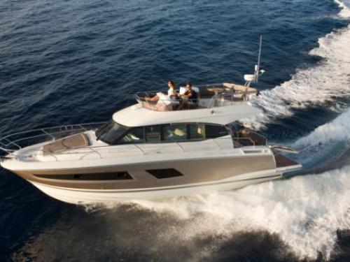 Motorboat Prestige 42 for charter in Bandol lsland Marina