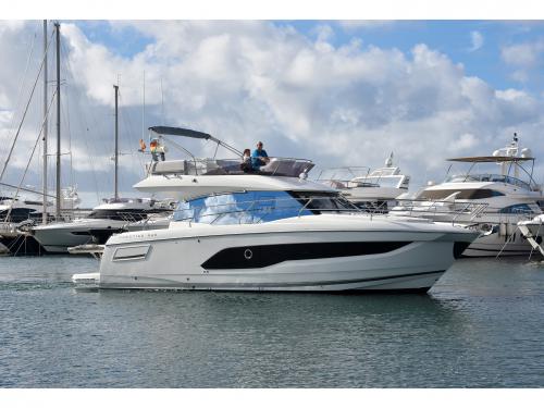 Motoryacht Prestige 420 chartern in S Arenal