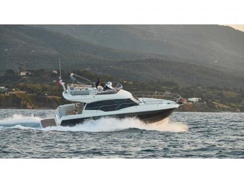 Motoryacht Prestige 420 chartern in Split