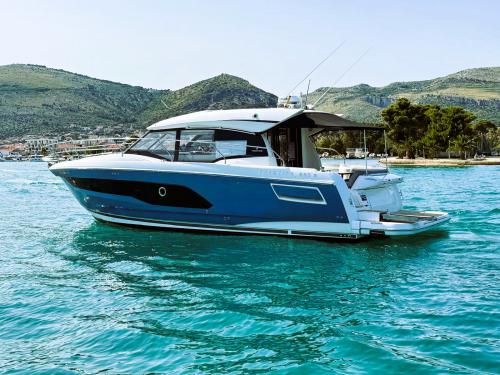 Motoryacht Prestige 420 S chartern in ACI Marina Trogir