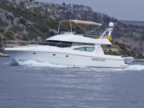 Motor yacht Prestige 46 Fly for hire in Primosten