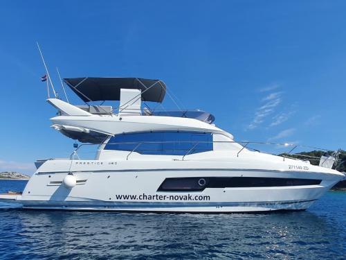 Yacht Prestige 46 Fly available for charter in Biograd na Moru